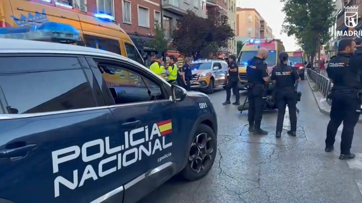 Una mujer cruza fuera del paso habilitado en Usera y acaba en el 12 de Octubre tras ser arrollada por una moto