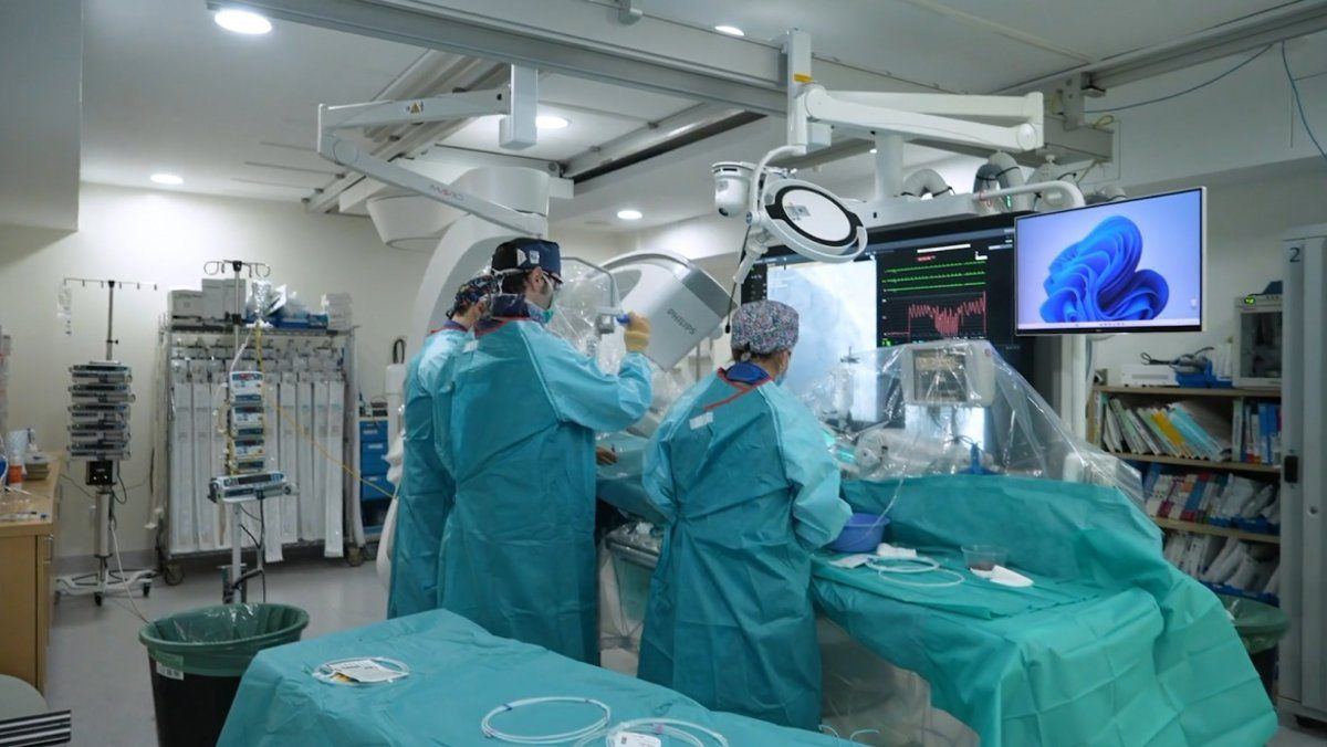Las listas de espera quirúrgicas en Madrid baten récords mientras Ayuso busca piso de lujo, según el PSOE