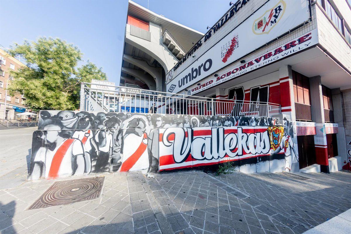 Los técnicos de la Comunidad entran por fin al Estadio de Vallecas después de una semana de bloqueo