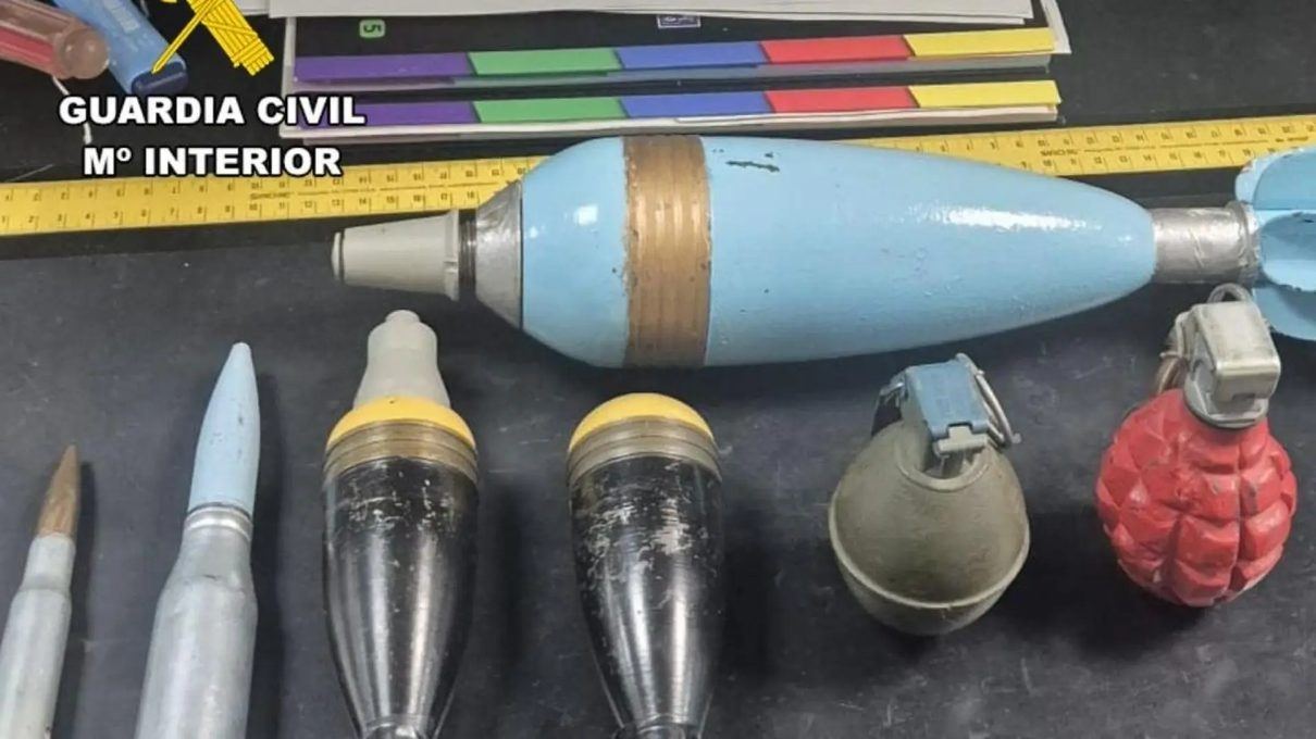 Un vecino de Madrid provoca el desalojo de una oficina de la Guardia Civil al entregar cinco granadas que guardaba en casa