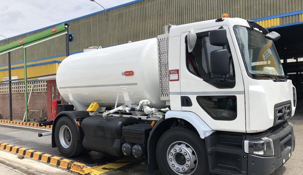 Maó tira de camiones cisterna con agua de Es Mercadal mientras ambos municipios sufren restricciones por sequía