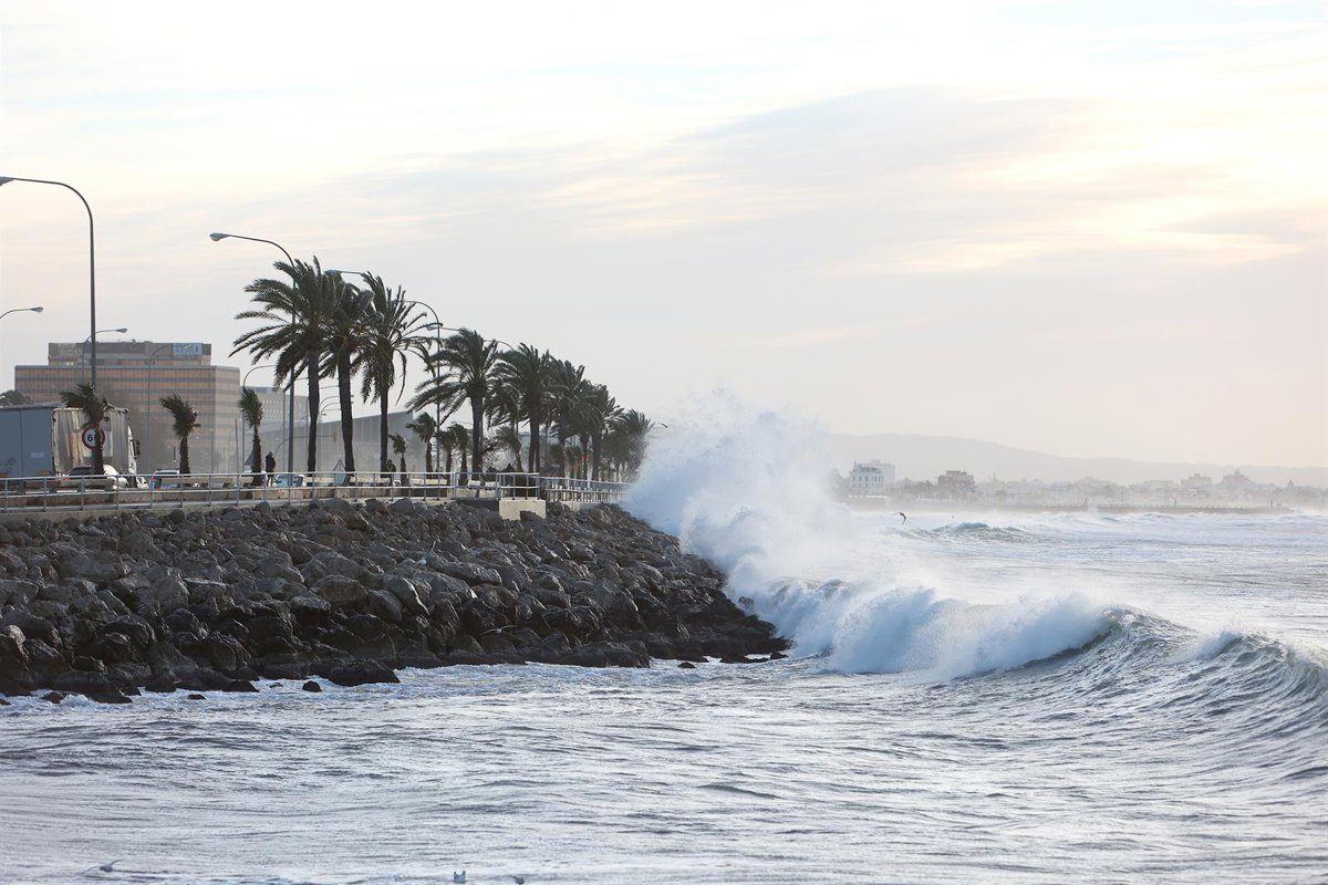 Menorca se prepara para un jueves de tormenta, viento de hasta 80 km/h y rissagas de hasta 0,7 metros