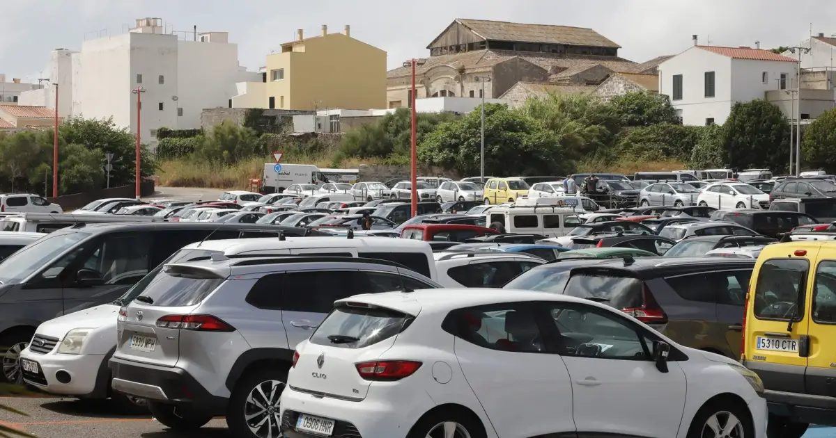 Residir en Menorca no bastará: los isleños deberán pedir un permiso al Consell para circular libremente este verano