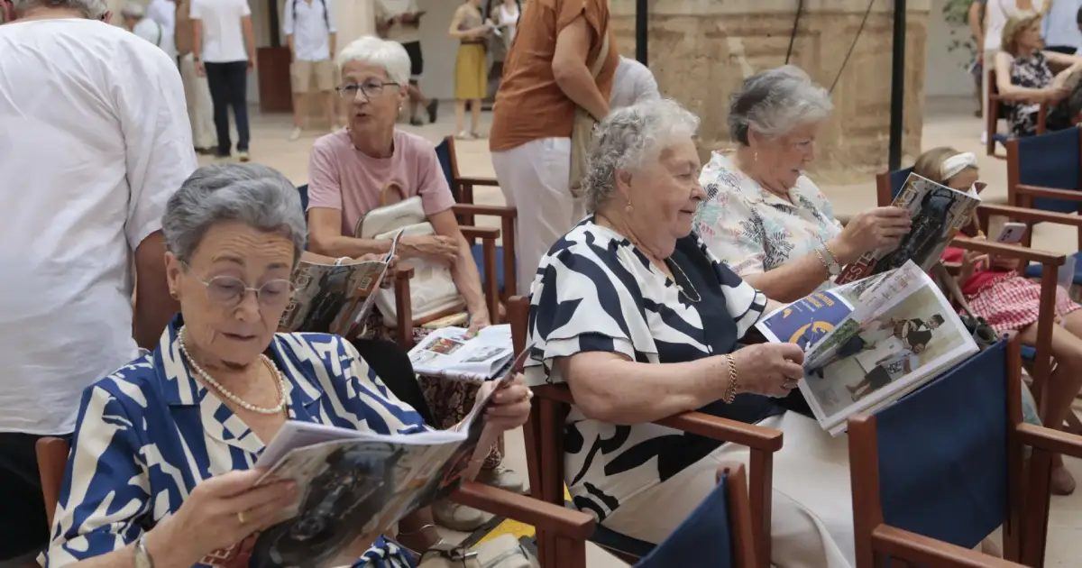 Maó abre las puertas a las Festes de Gràcia con la presentación de su revista más querida
