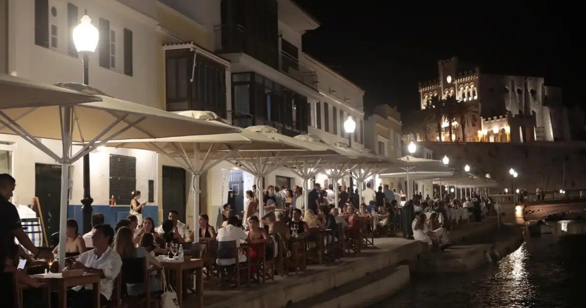 Tres apagones en diez días dejan a los empresarios de Ciutadella al límite de la paciencia