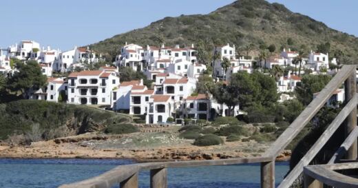 La bolsa de plazas turísticas de Menorca recauda casi dos millones en su primer año para combatir la crisis de vivienda