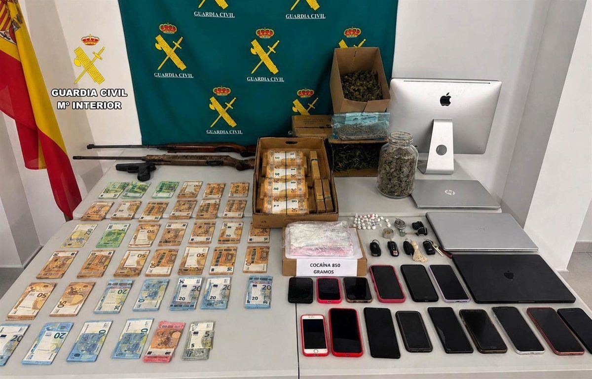 La Guardia Civil desmantela en Menorca una red familiar de narcotráfico con casi 240.000 euros y droga oculta en naves y finc