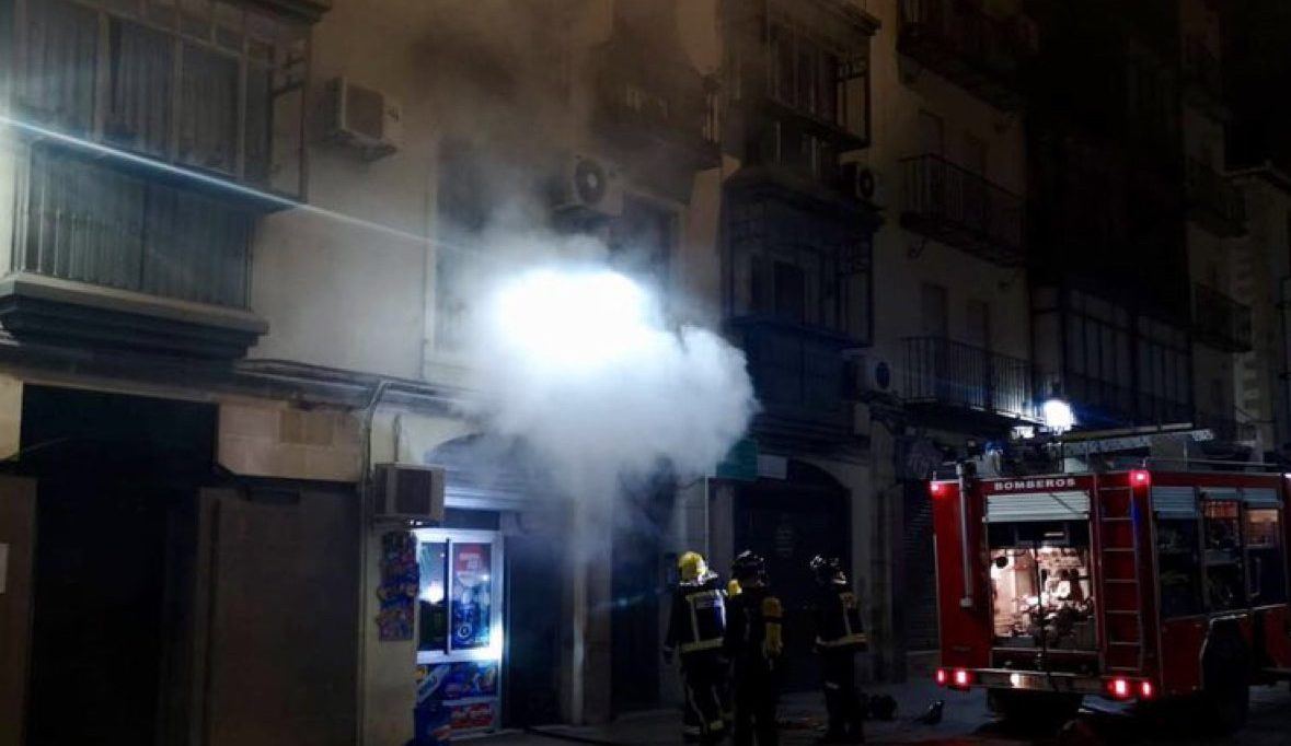 Un incendio en la cocina de un apartamento obliga a desalojar a los turistas de Son Parc en plena madrugada