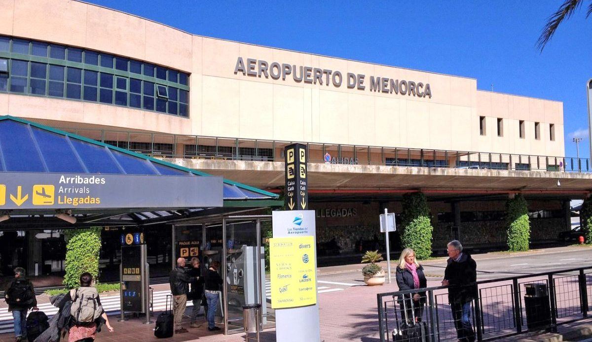 "Somos trabajadores, no turistas": los empleados del Aeropuerto de Menorca se plantan ante los precios abusivos de AENA