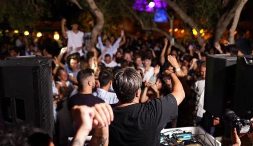 El Ukalari Live Festival llena de ritmo y baile el verano de Maó con seis horas de música sin parar