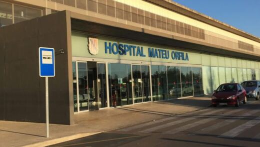 Un médico acaba operado en la privada tras recibir un diagnóstico erróneo en Urgencias del Mateu Orfila