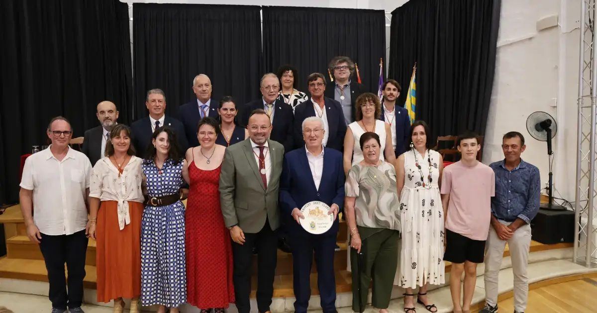 Alaior rinde homenaje al hombre que mecanizó el campo menorquín durante más de seis décadas