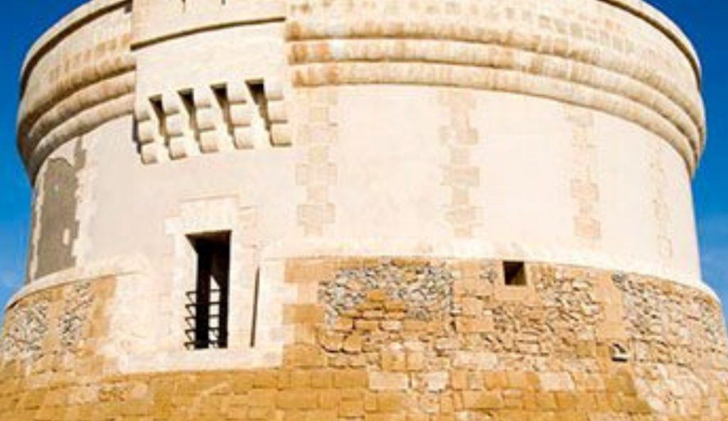 Las seis torres olvidadas del Arsenal Real de Menorca: construidas en 100 días en el siglo XVIII, hoy a duras penas en pie