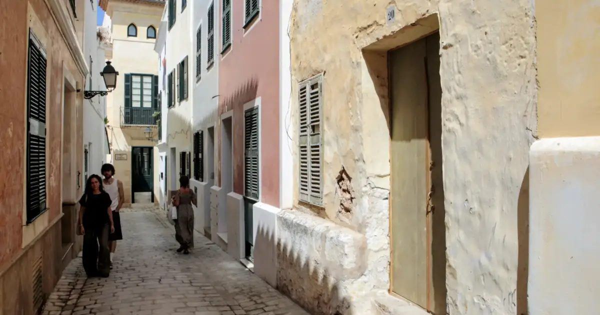 El Consell de Menorca localiza 828 viviendas vacías mientras la isla ahoga a quienes buscan un techo