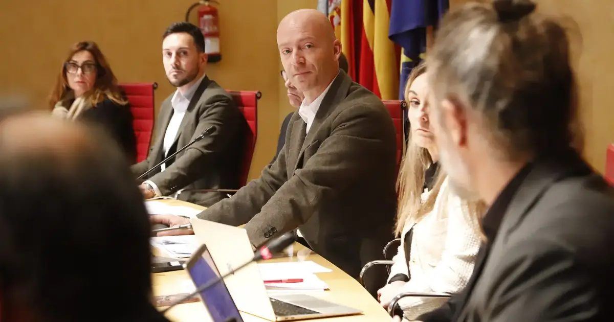 Vilafranca advierte: sin reforma legal, el límite de coches en Menorca no resistirá ni un recurso