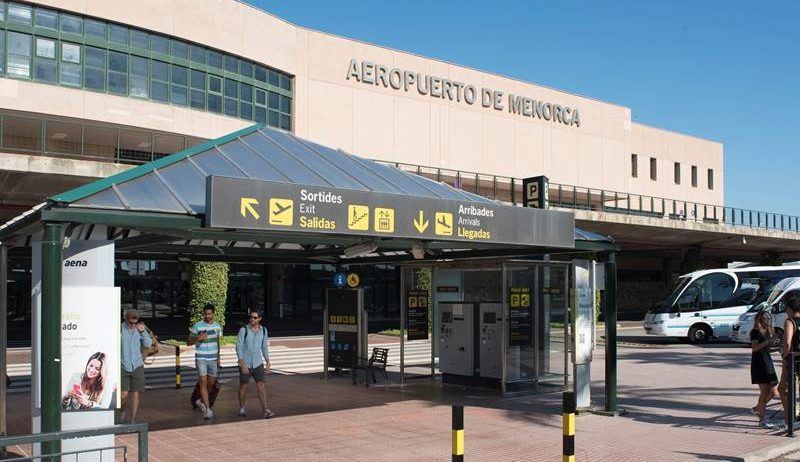 Un joven de 24 años muere atropellado en el acceso al aeropuerto de Menorca tras salir de la discoteca