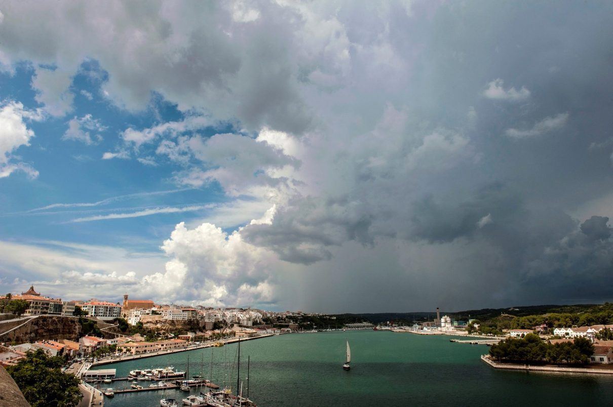 Menorca se pone en guardia ante las tormentas: el calor extremo del verano dispara el riesgo de danas devastadoras
