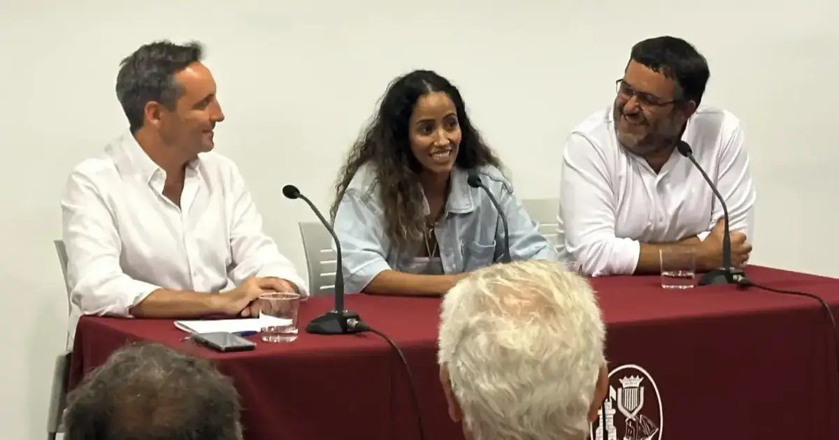 Tesh Sidi visita Menorca y avisa: «Sin señalar a Marruecos, Ceuta acabará como el Sáhara»