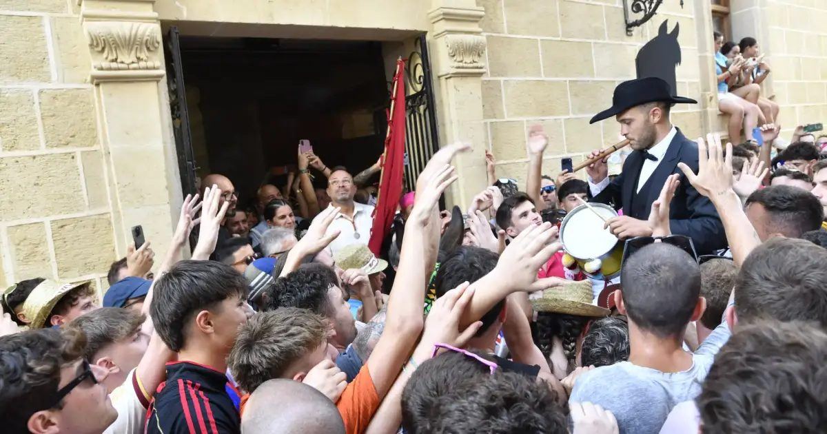 Alaior vive Sant Llorenç con el corazón joven y cien años de orgullo como ciudad