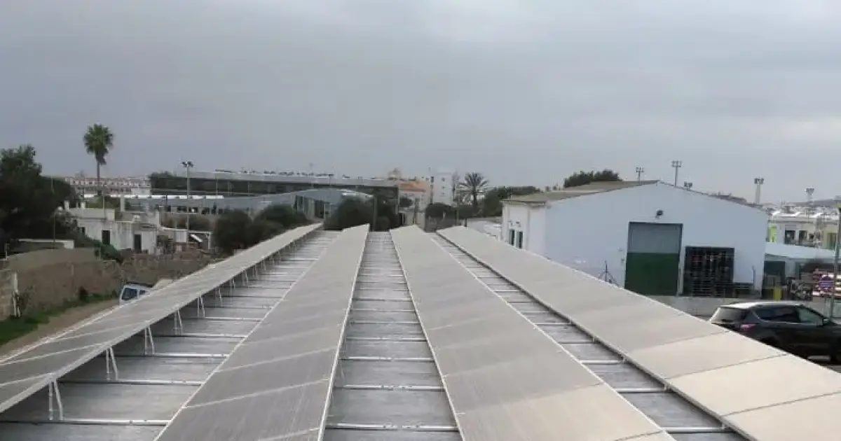 Ciutadella se llena de energía solar: más de medio millón de euros para paneles en colegios y edificios municipales