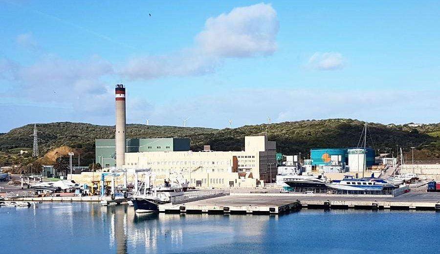 Menorca quema más gasoil que nunca pese al récord solar: la térmica de Maó sube su producción un 10 %
