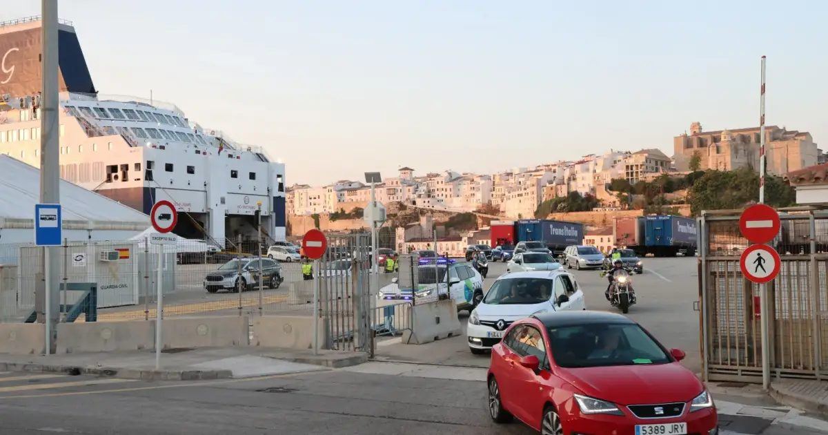 Menorca blindará la limitación de coches con multas de hasta 100.000 euros para quienes la incumplan