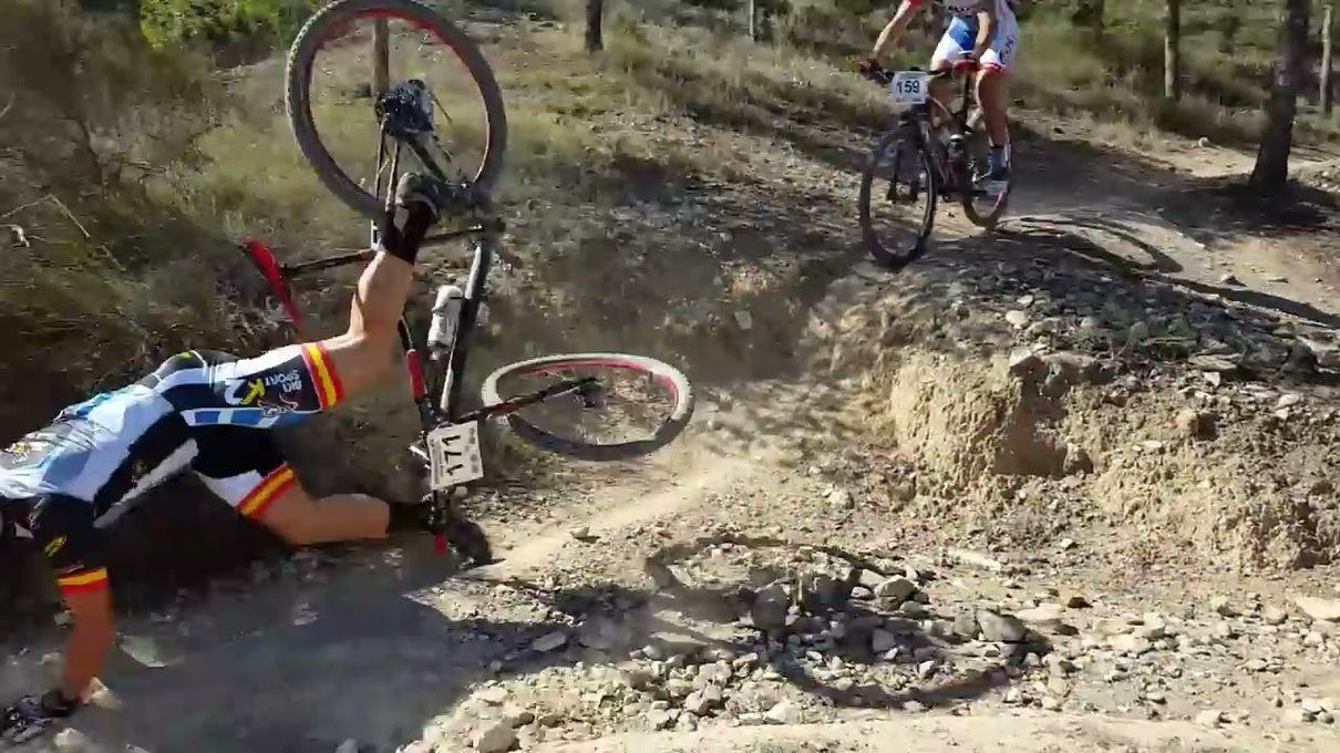 Núria Bosch se queda fuera del Mundial de BTT por una fisura en el radio tras su caída en el Europeo