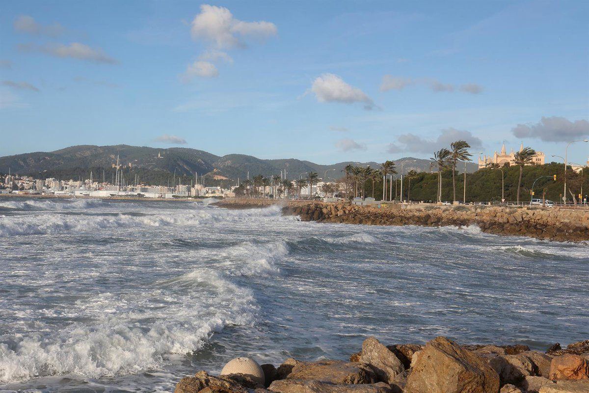 Alerta naranja en Menorca por rissagas: peligro en la costa durante todo el día