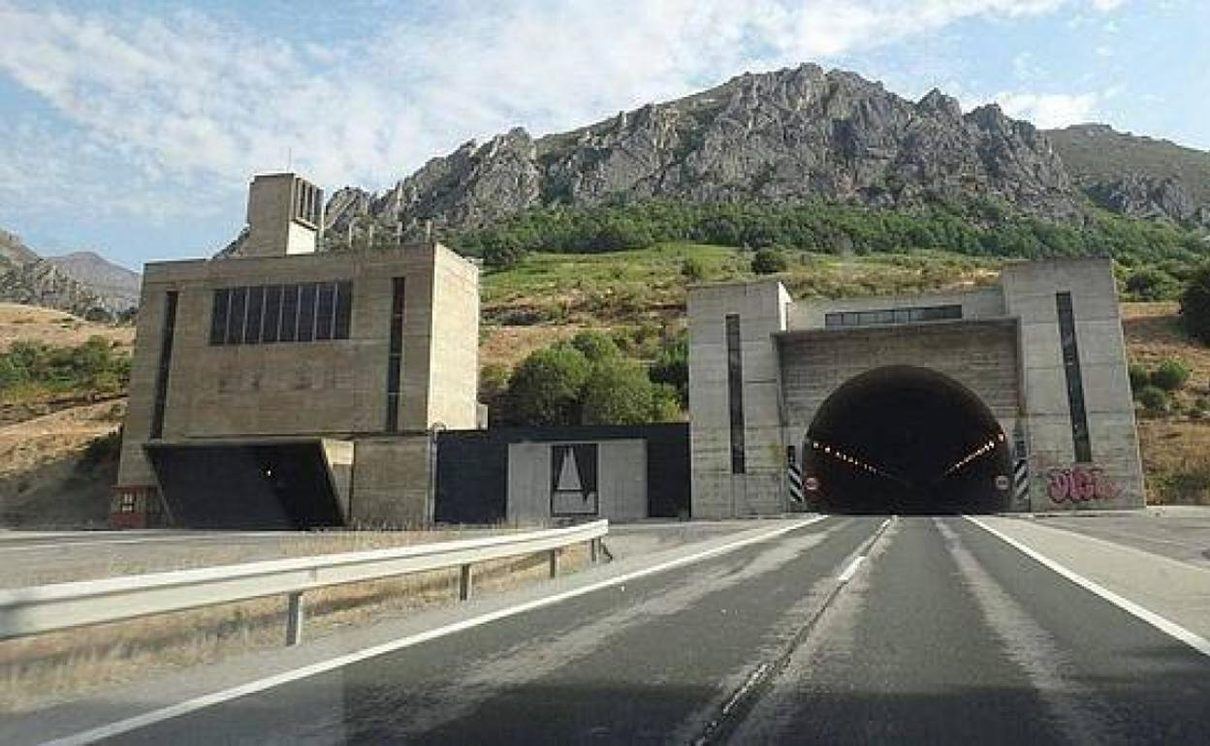 Una loseta caída en el túnel del Negrón reabre el debate sobre el peaje del Huerna: "Es una injusticia absoluta"