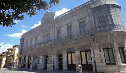 El Conservatorio de Oviedo recuperará su histórica fachada tras años cubierta por una malla protectora