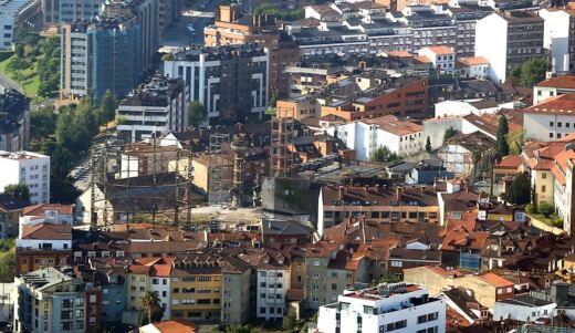 La batalla por las zonas tensionadas llega al Ayuntamiento de Oviedo entre IU, Vox y un alcalde que anuncia recurso