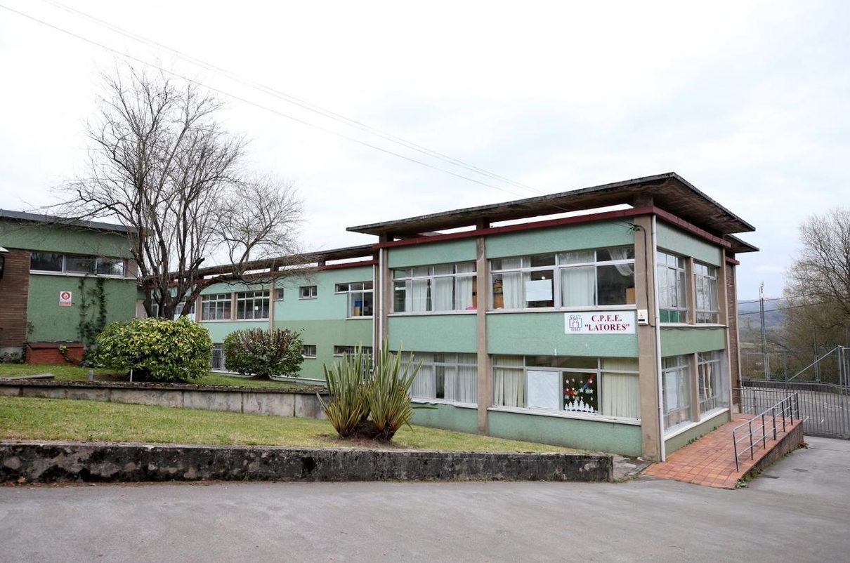 Treinta y una familias asturianas con hijos con necesidades especiales arrancan agosto sin saber dónde estudiarán sus hijos e