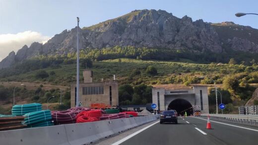 El túnel del Negrón pone en jaque a la autopista del Huerna en plena operación de verano