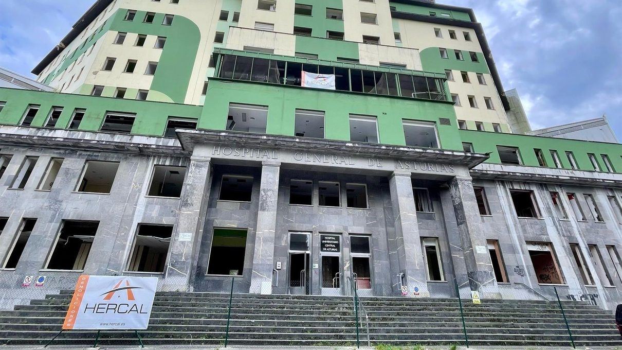 El solar del viejo HUCA tendrá usos vecinales y deportivos mientras espera su destino definitivo