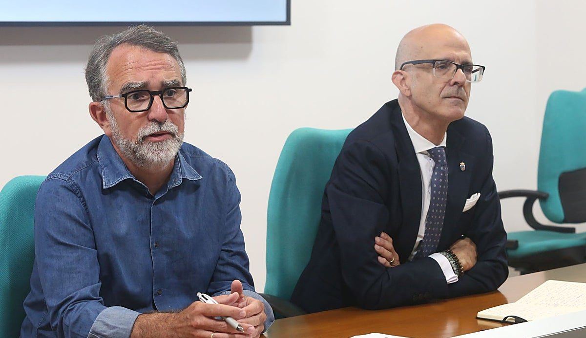 Oviedo pierde casi cuatro de cada diez litros de agua: el PSOE pide cuentas a Canteli por una red al límite