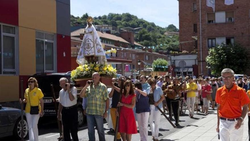 Blimea se viste de fiesta cinco días para celebrar a la Virgen de las Nieves