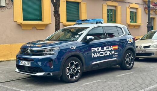Una familia entera acaba detenida tras asaltar a un hombre con navajas y palos en un bar de Langreo