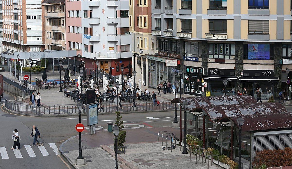 Oviedo da el primer paso para renovar la deteriorada plaza sobre la avenida de Santander frente a la Estación del Norte