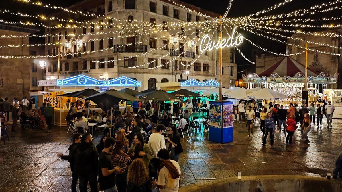 Llamazares acusa al PP de convertir San Mateo en "una macroterraza" y exige un nuevo modelo de fiestas para Oviedo