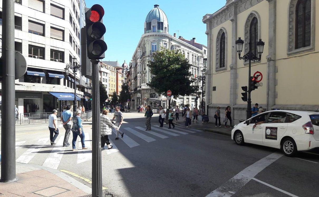 Vox exige al Ayuntamiento de Oviedo que revise con urgencia los semáforos que generan peligro para peatones y conductores