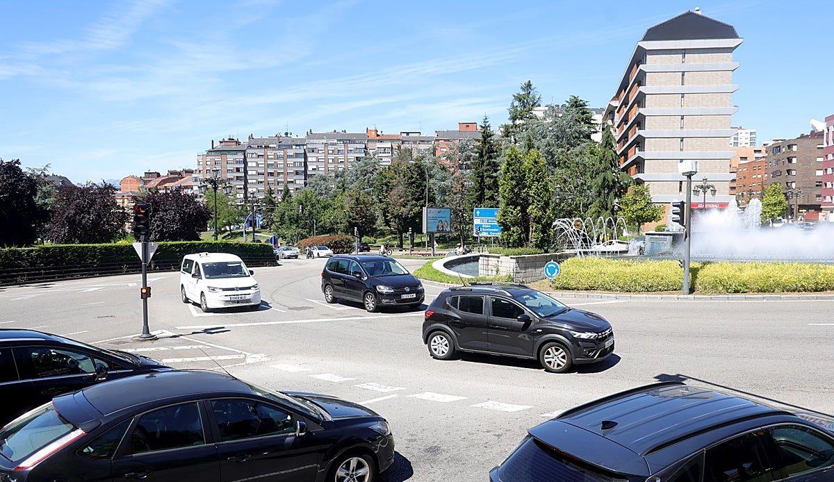 El PSOE alerta de que Oviedo puede llegar al 1 de octubre sin adaptar sus semáforos a la ley