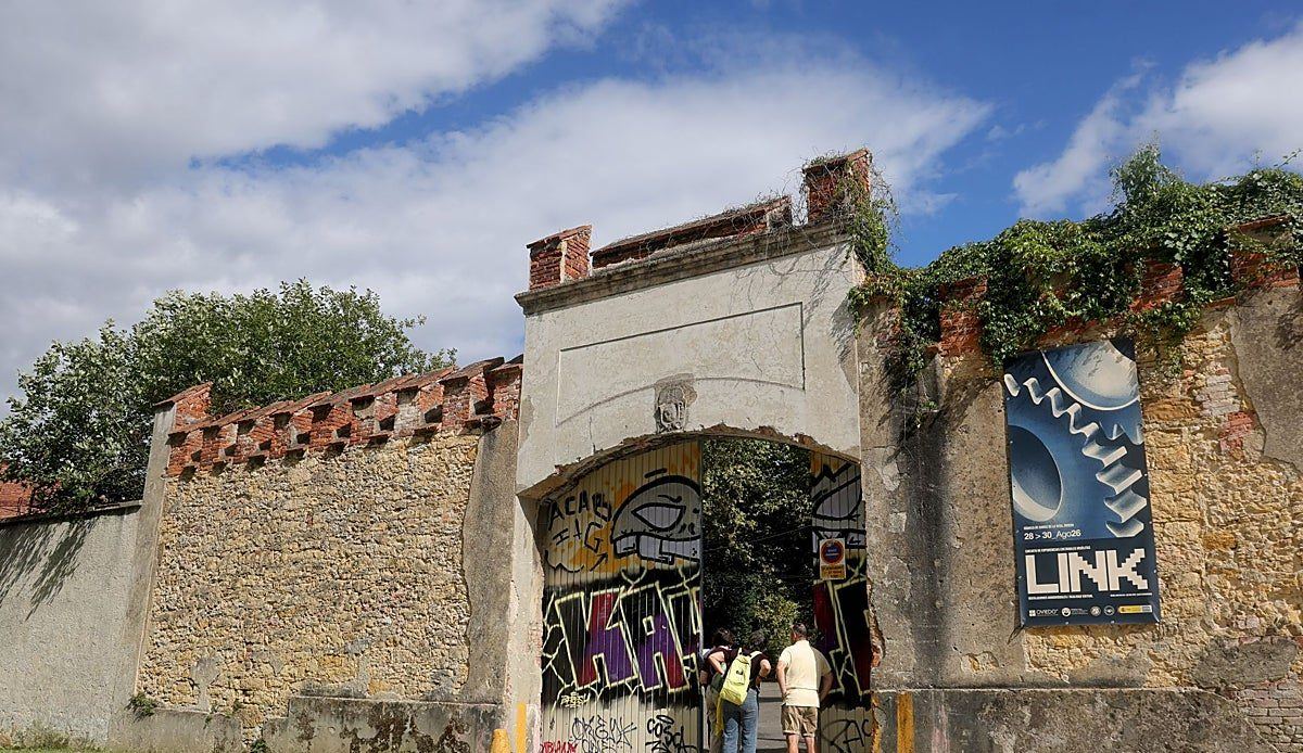 La lluvia no pudo con LINK: el festival abre hoy sus puertas en La Vega después de una jornada de emergencia