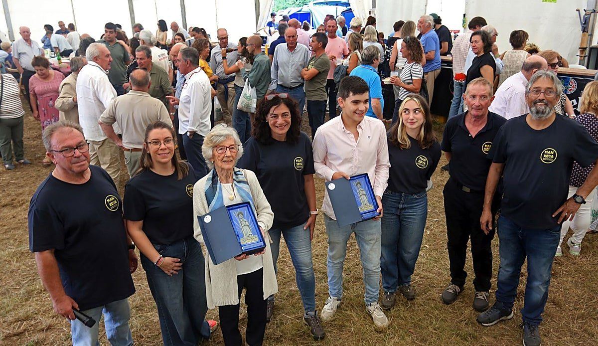 'Marujina', 21 años al servicio de La Manjoya premiados con el aplauso de todo el barrio