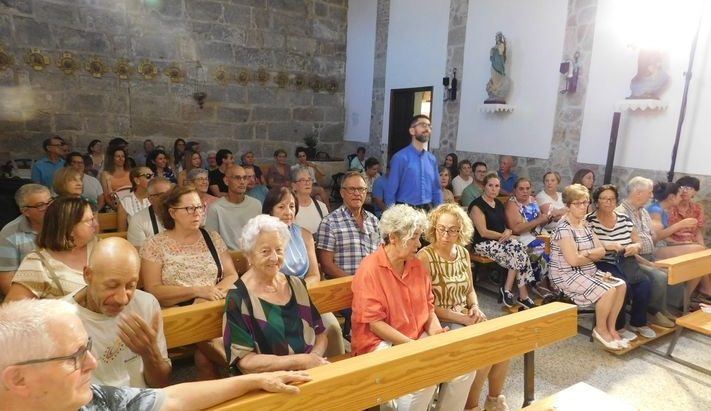 La iglesia mudéjar de Coca de Alba se llena de teatro y emoción con una obra dedicada a San Juan de la Cruz