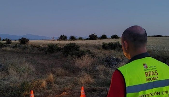 Drones con cámaras térmicas rastrean la noche en La Alberca en busca de un anciano de 86 años desaparecido
