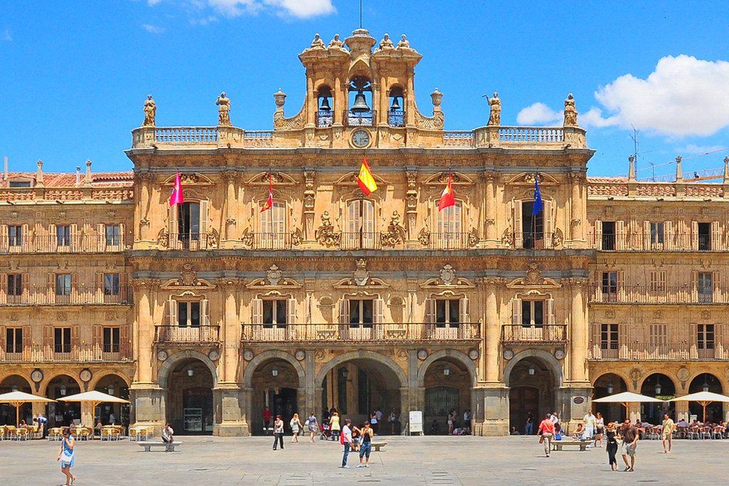 El Ayuntamiento de Salamanca convoca las ayudas de 75 euros para la vuelta al cole: quién puede pedirlas y cómo solicitarlas