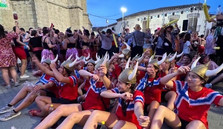 Macotera explota de alegría en el arranque de sus fiestas patronales de San Roque