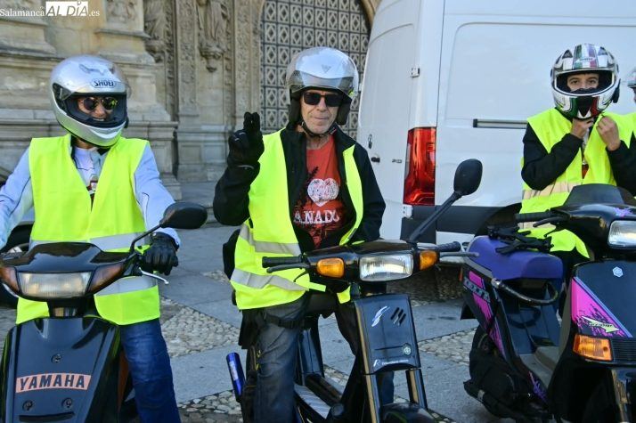 Dieciocho ciclomotores clásicos recorren la provincia de Salamanca para acercar la prevención de adicciones a los pueblos