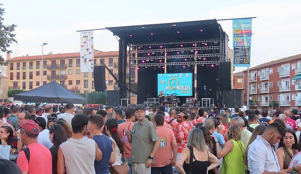 Peñaranda de Bracamonte se llena de música, humor y solidaridad con el Airadilos Fest 2026