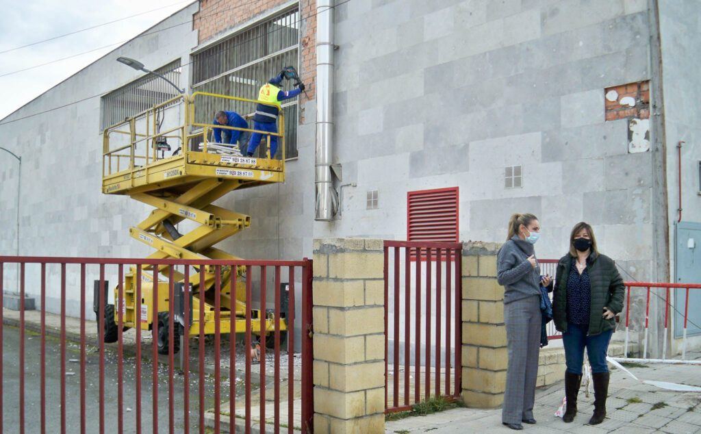 Salamanca pone a trabajar a 47 parados para renovar colegios y equipamientos públicos con más de un millón de euros